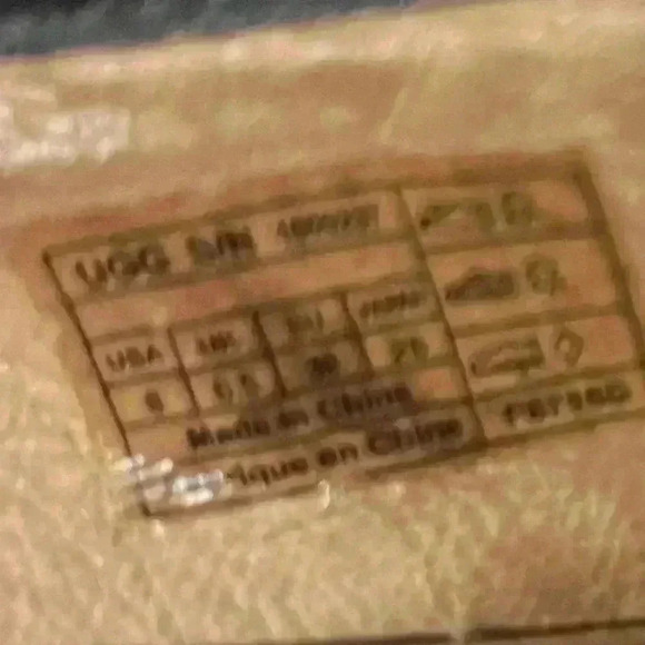 UGG patent leather shoes size 8 - Picture 5 of 9